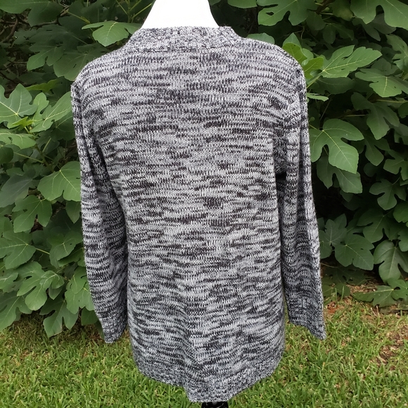 Faded Glory Black and White Vee Neck Sweater Size 1X - Picture 4 of 4